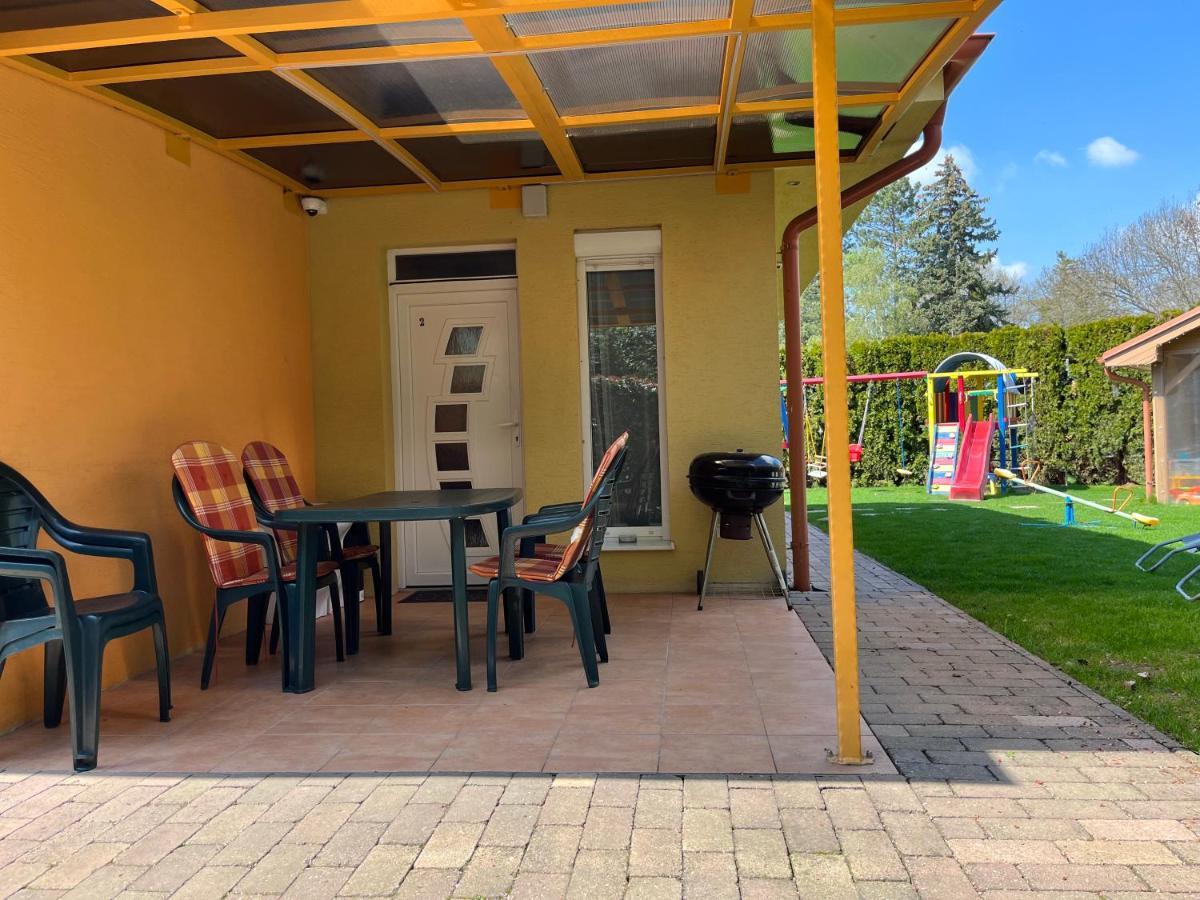 Villa Gracia Patince Exteriör bild