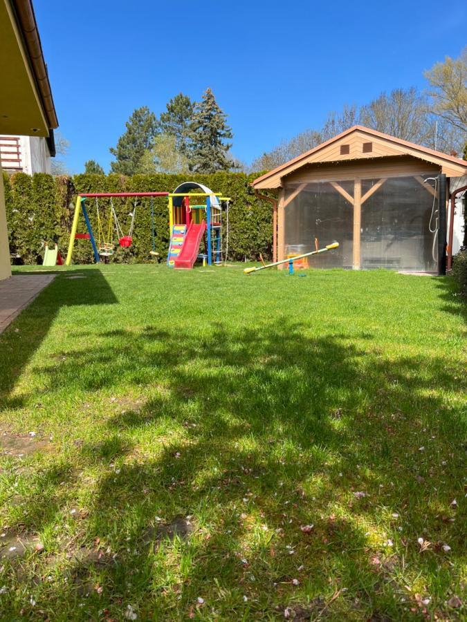 Villa Gracia Patince Exteriör bild