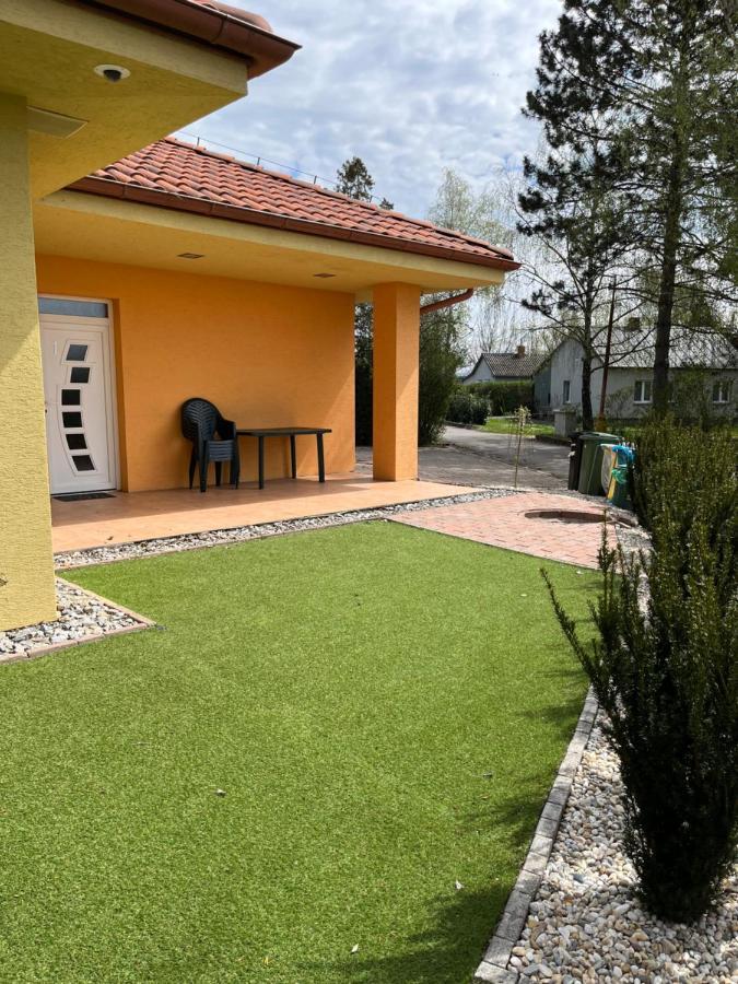 Villa Gracia Patince Exteriör bild