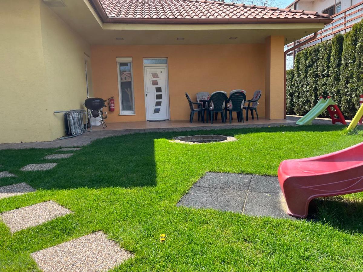 Villa Gracia Patince Exteriör bild