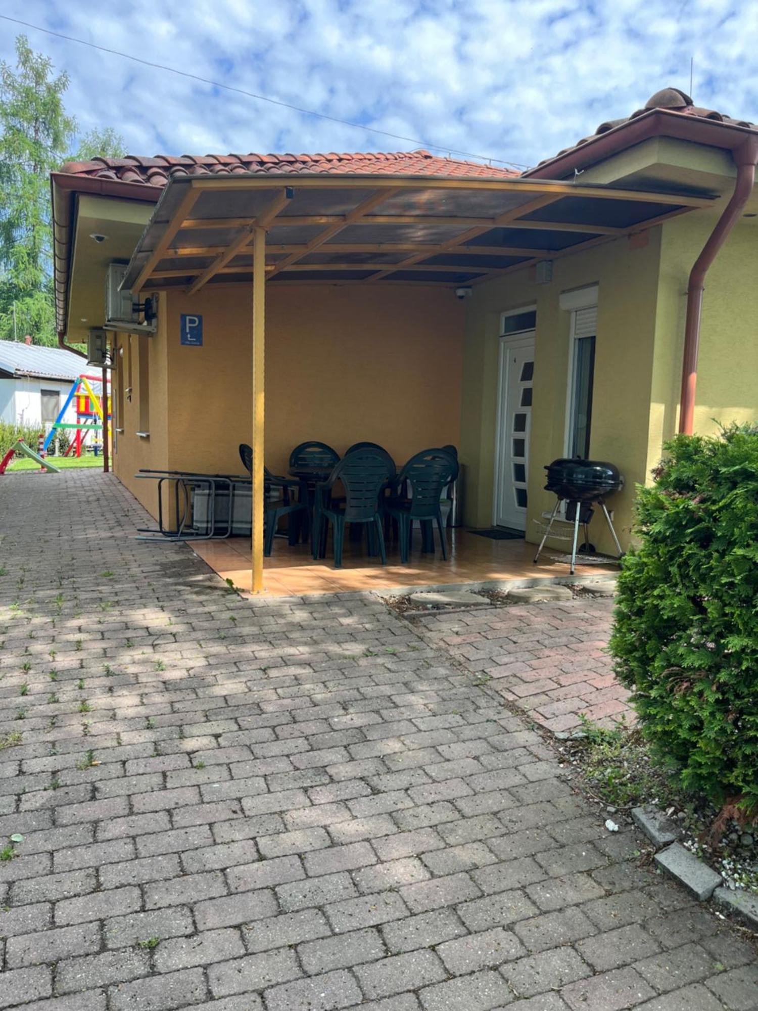 Villa Gracia Patince Exteriör bild