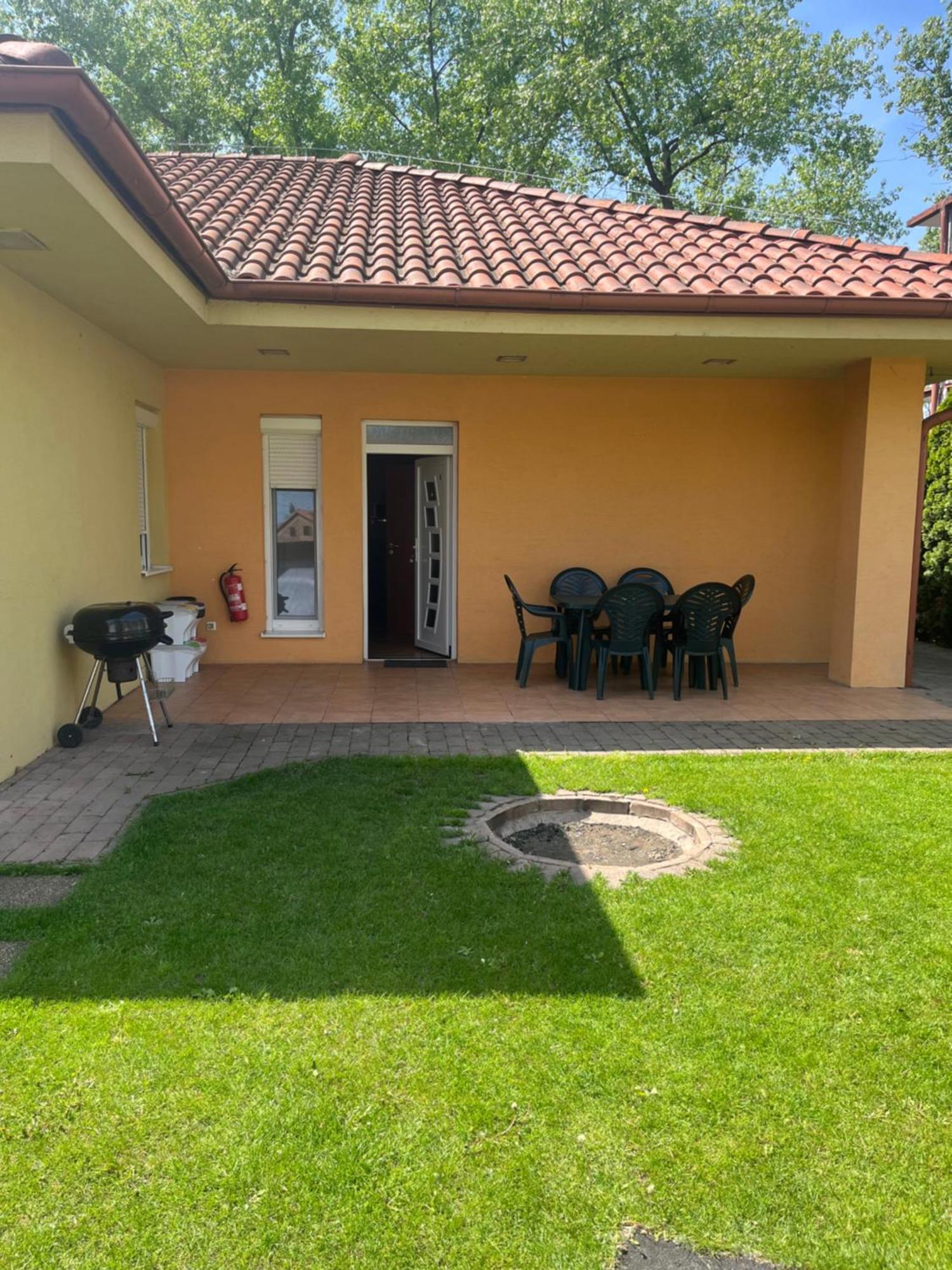 Villa Gracia Patince Exteriör bild