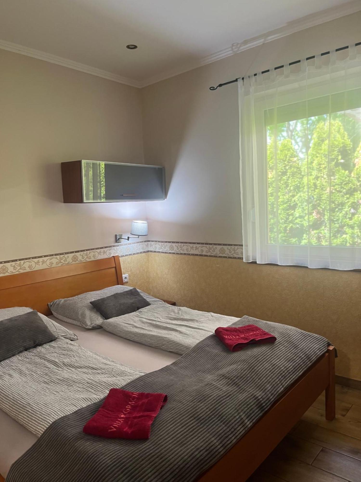 Villa Gracia Patince Exteriör bild