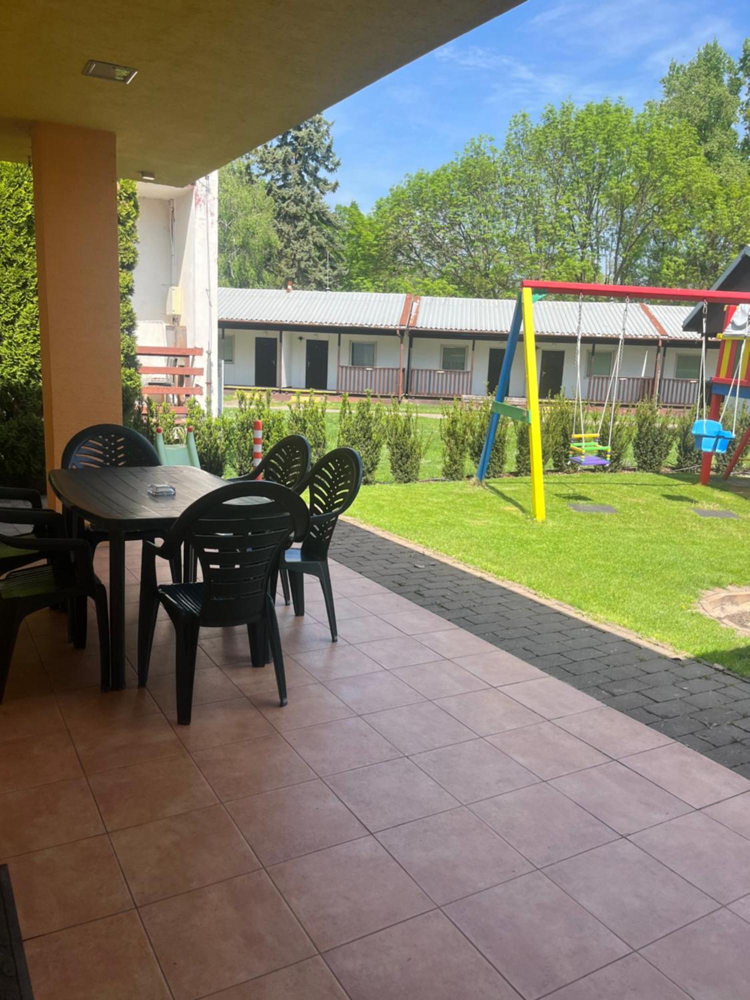 Villa Gracia Patince Exteriör bild